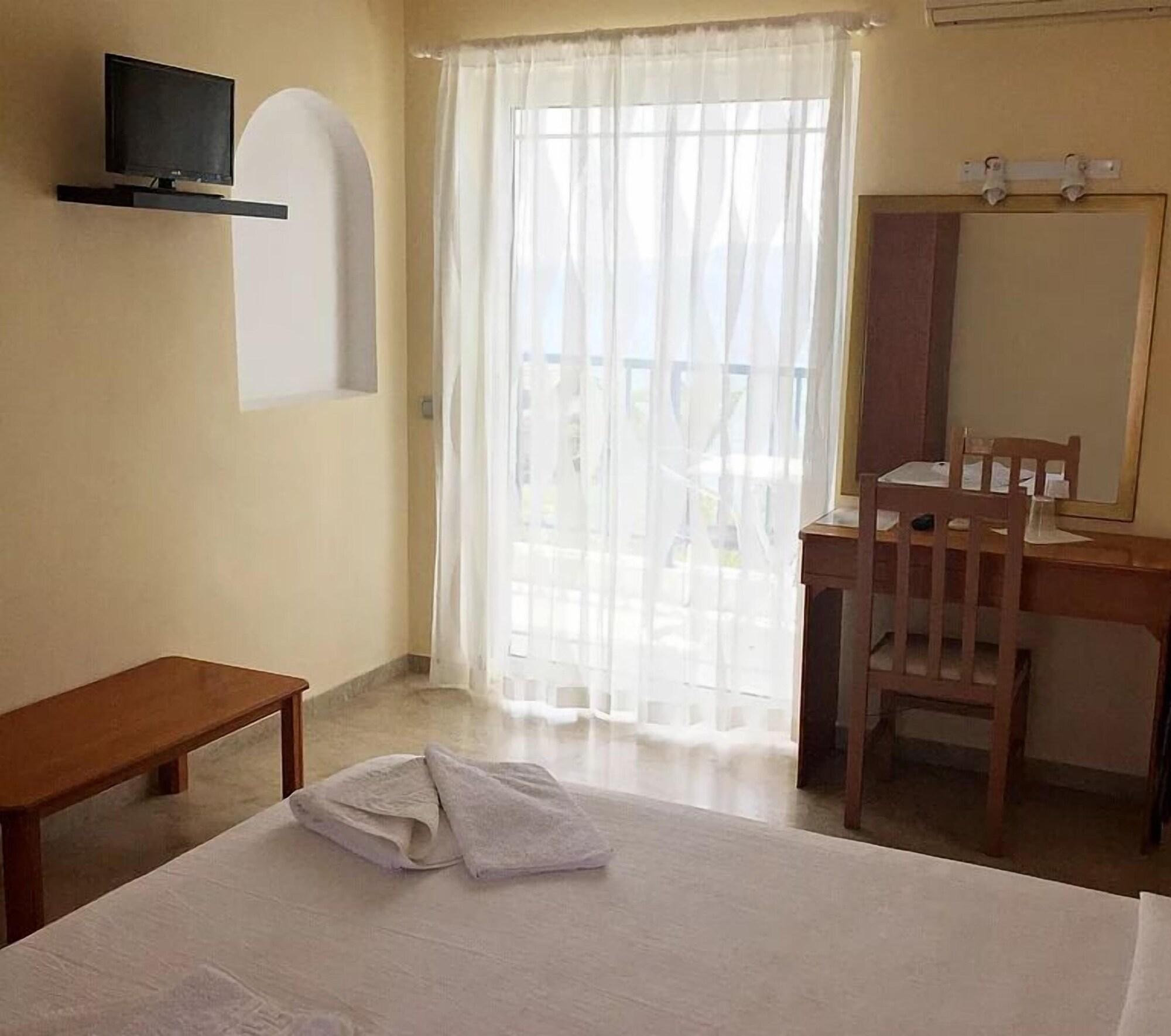 Hotel Golden Sun Finikounta Esterno foto